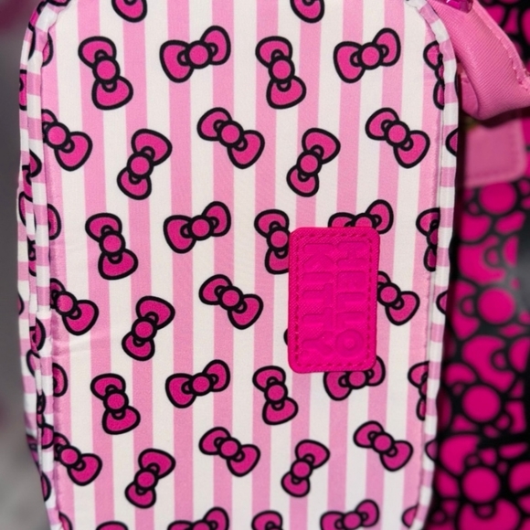 Hello Kitty Sanrio Travel Tote  Crossbody Bag Luggage  Tag 3 Piece Set NWT - Picture 5 of 10